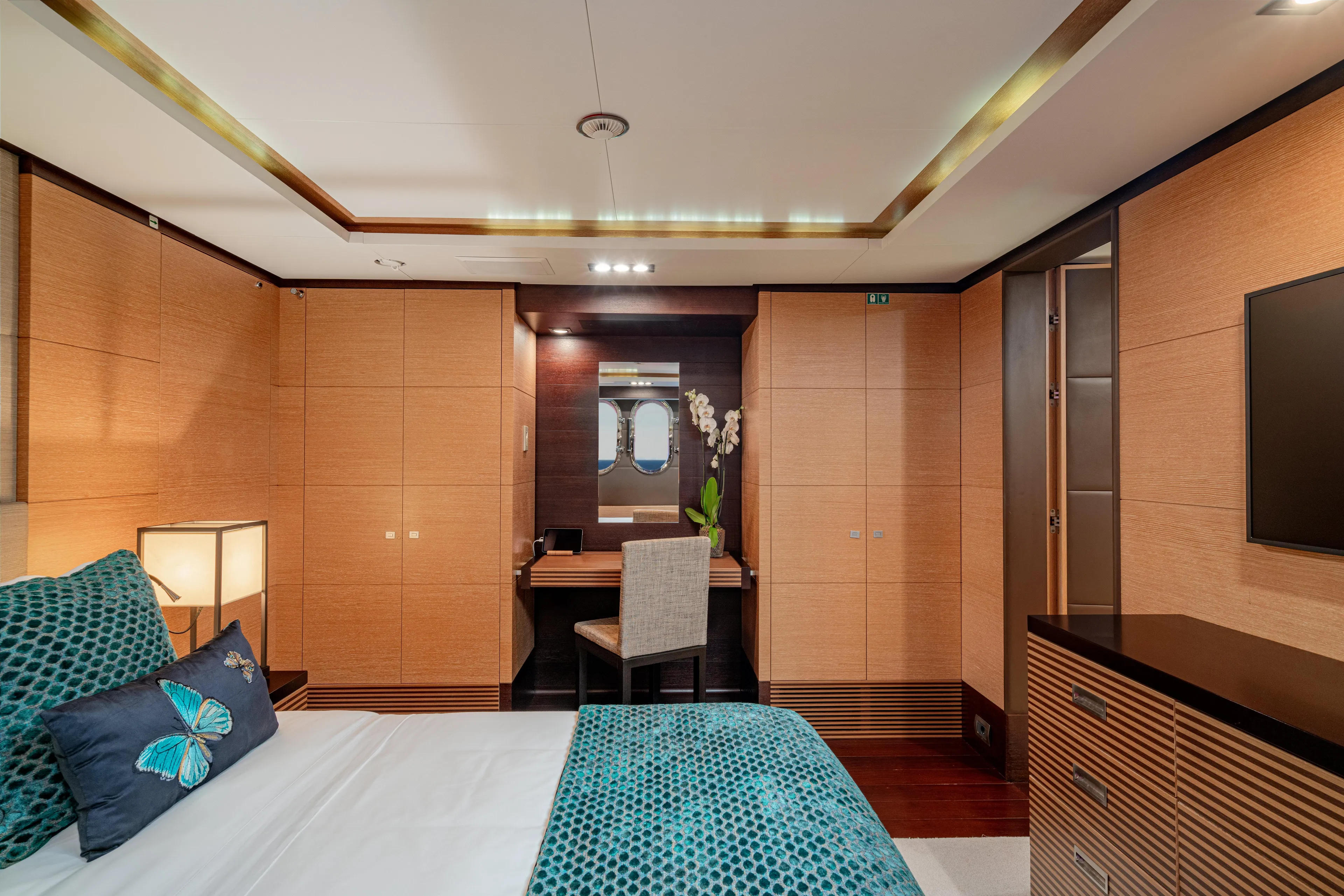 Justa Delia Yacht Photos Pics Benetti 145 Justa Delia - VIP Stateroom