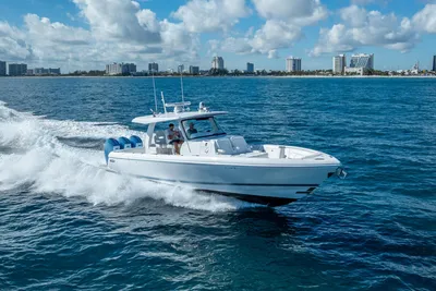 Intrepid 427 Nomad SE