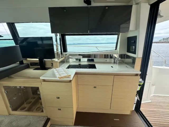 R & R Yacht Photos Pics 