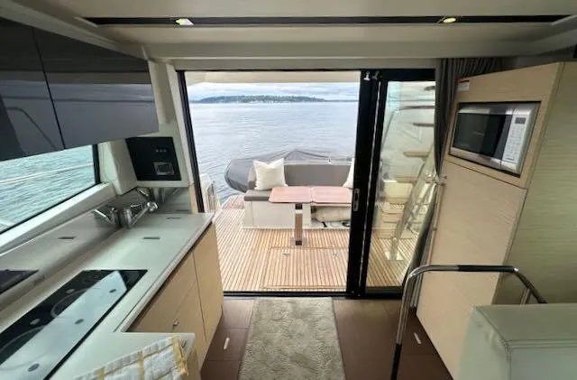 R & R Yacht Photos Pics 