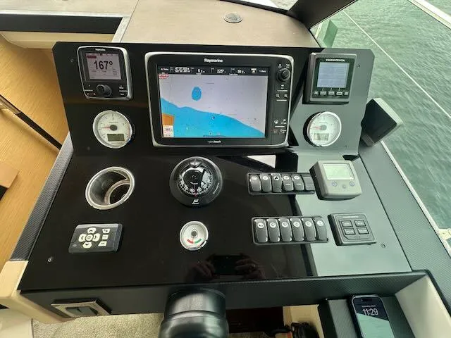 R & R Yacht Photos Pics 