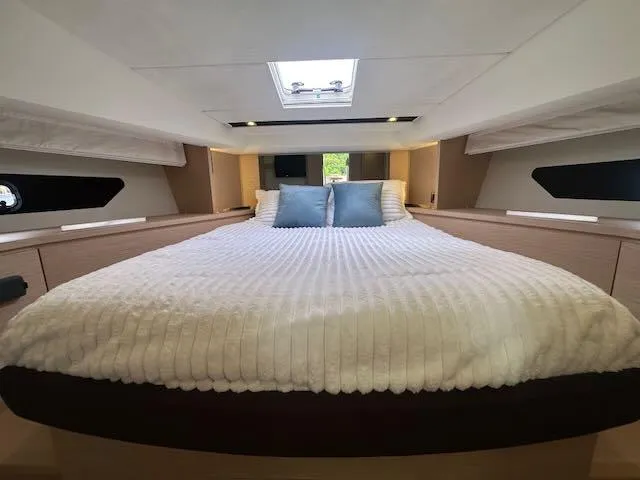 R & R Yacht Photos Pics 