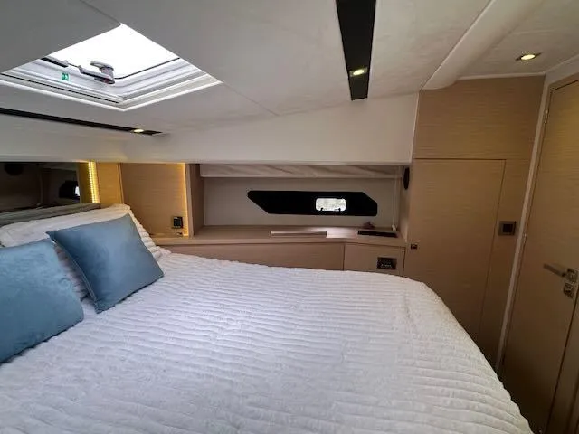 R & R Yacht Photos Pics 