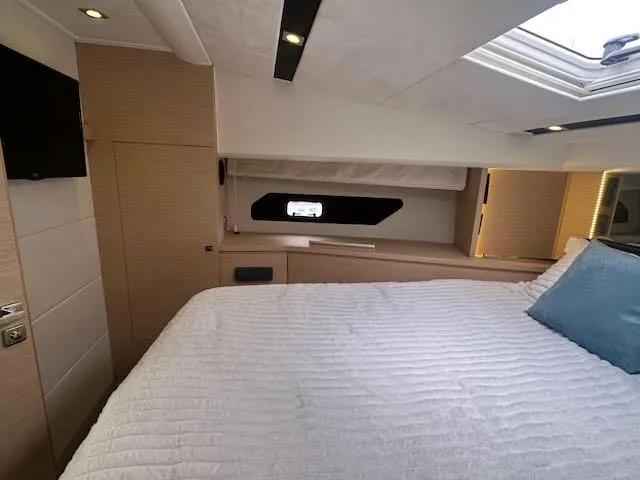 R & R Yacht Photos Pics 