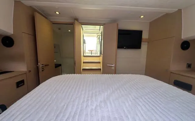 R & R Yacht Photos Pics 