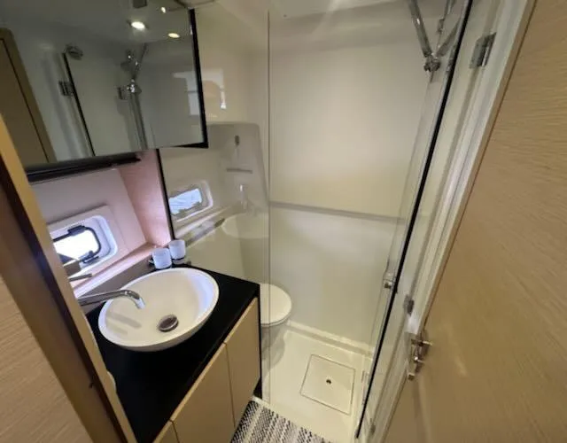 R & R Yacht Photos Pics 