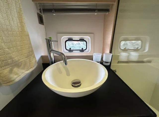 R & R Yacht Photos Pics 