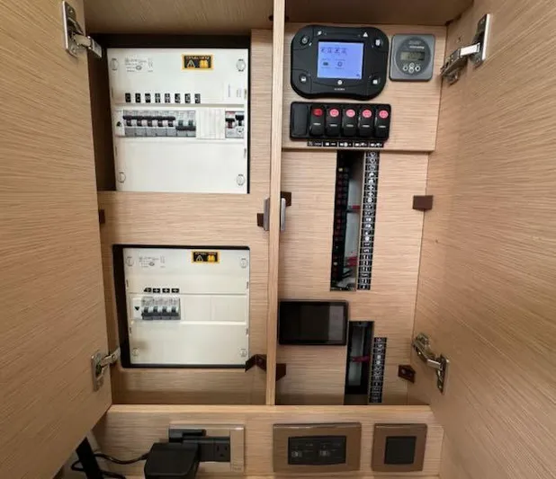 R & R Yacht Photos Pics 