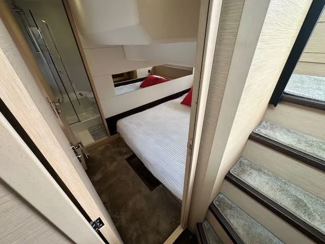 R & R Yacht Photos Pics 