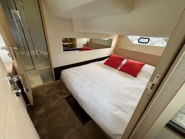 R & R Yacht Photos Pics 