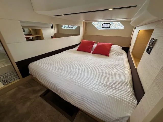 R & R Yacht Photos Pics 