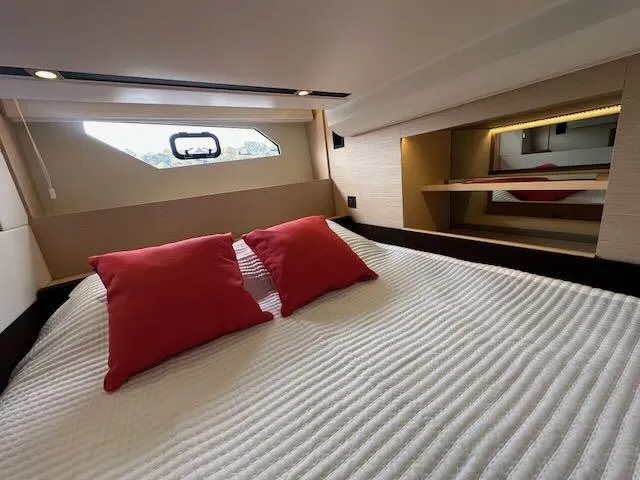 R & R Yacht Photos Pics 