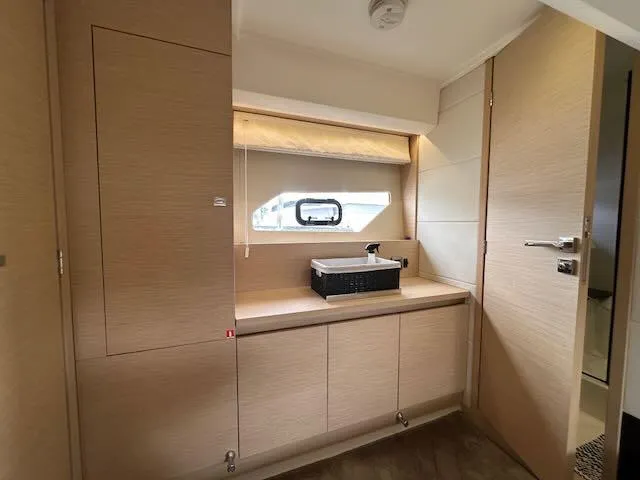 R & R Yacht Photos Pics 