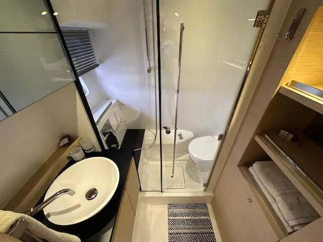 R & R Yacht Photos Pics 