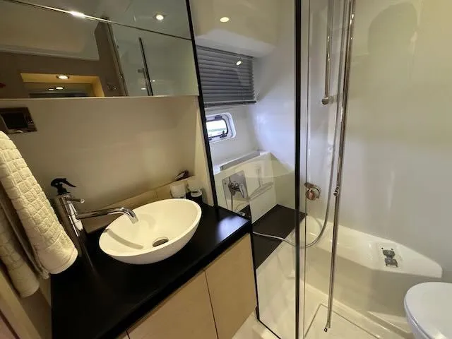 R & R Yacht Photos Pics 