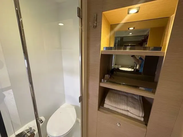 R & R Yacht Photos Pics 