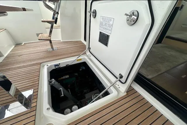 R & R Yacht Photos Pics 