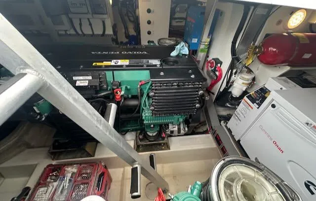 R & R Yacht Photos Pics 