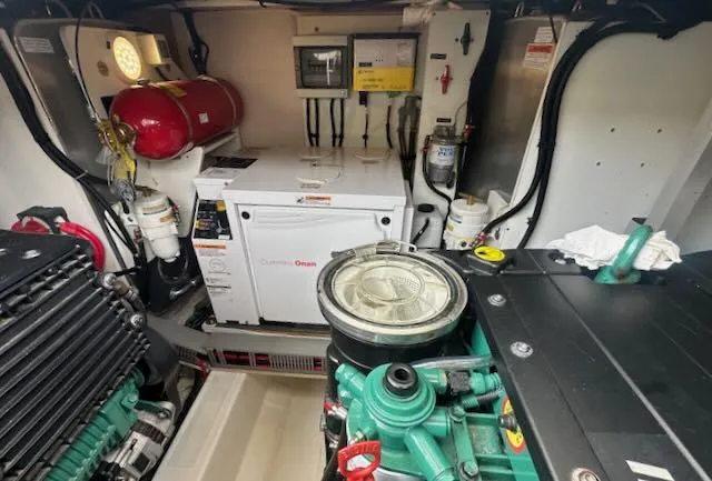 R & R Yacht Photos Pics 