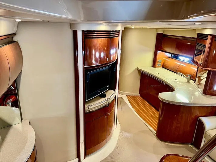  Yacht Photos Pics Luxurious interior of a 2004 Sea Ray 500 Sundancer yacht with modern amenities.
