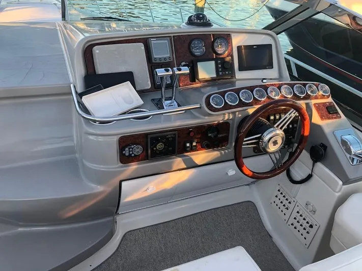 Akuna Metante Yacht Photos Pics 