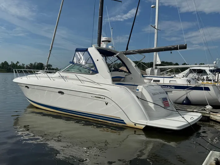 Akuna Metante Yacht Photos Pics 