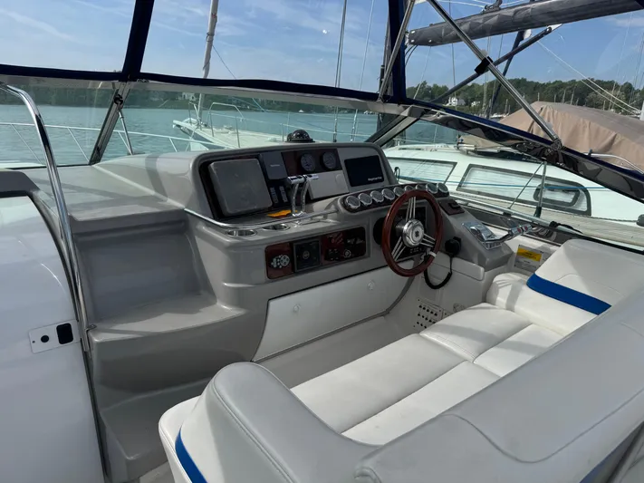 Akuna Metante Yacht Photos Pics 