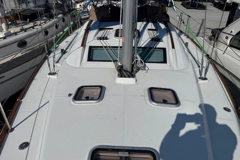 Eos Yacht Photos Pics 2008 Beneteau Oceanis 40 sailboat deck with hatches and rigging in marina.