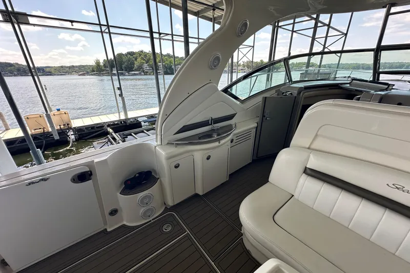  Yacht Photos Pics 2007 Sea Ray 40 Sundancer interior with seating, sink, and lake view.