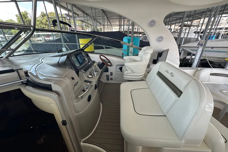  Yacht Photos Pics 2007 Sea Ray 40 Sundancer yacht interior with helm, seating, and modern controls.