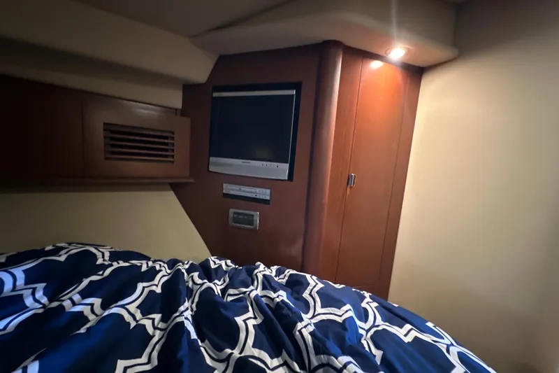  Yacht Photos Pics Interior cabin of 2007 Sea Ray 40 Sundancer with TV and patterned bedding.