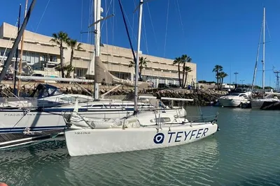 2007 Universal Yachting Toro 25