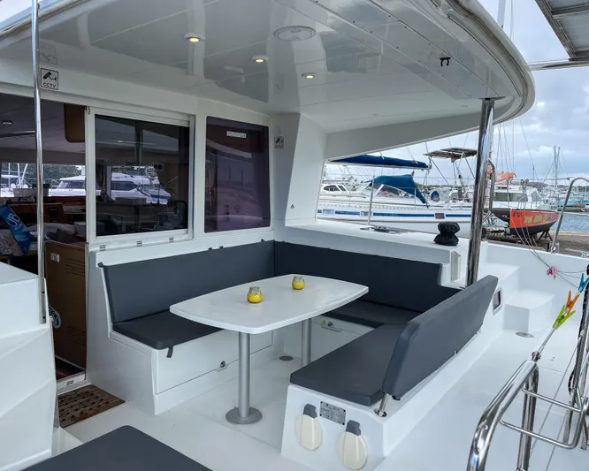 Fortunata Yacht Photos Pics Lagoon 400