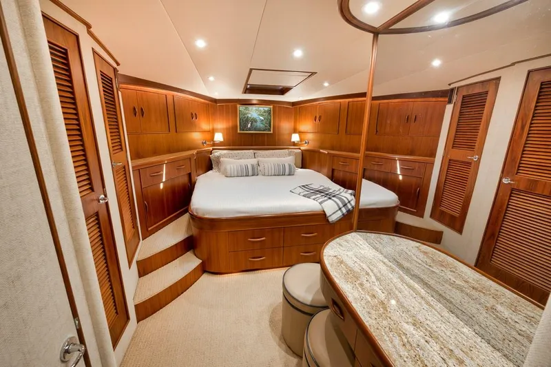 Scalawag Yacht Photos Pics Master Stateroom