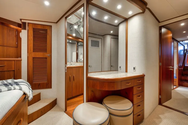 Scalawag Yacht Photos Pics Master Stateroom Vanity