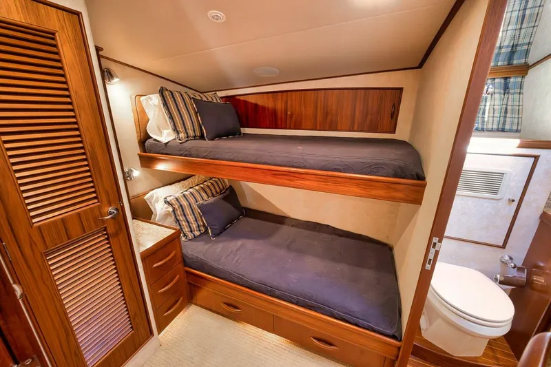 Scalawag Yacht Photos Pics Guest Stateroom-Port