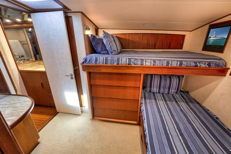 Scalawag Yacht Photos Pics Guest Stateroom-Starboard