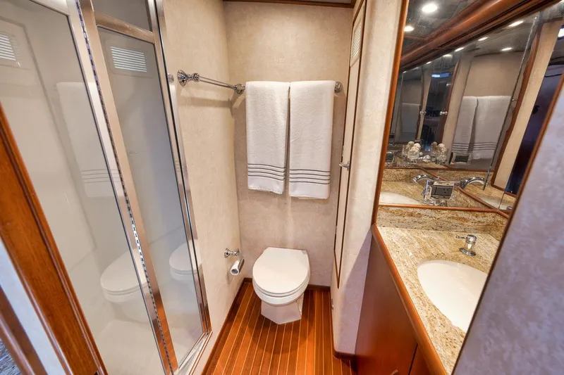 Scalawag Yacht Photos Pics Guest Head-Starboard