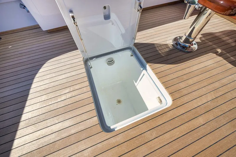 Scalawag Yacht Photos Pics Cockpit Live Well