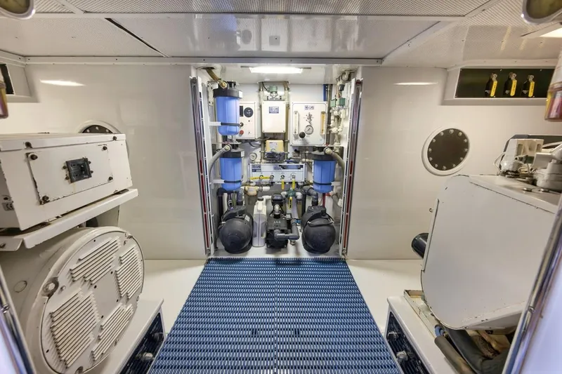 Scalawag Yacht Photos Pics Engine Room