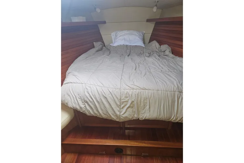 Soirse Yacht Photos Pics 2013 Marlow-Hunter 50 aft cabin with cozy bed and wooden interior.