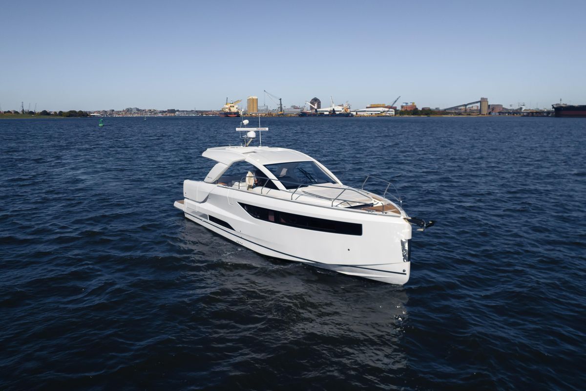 2024 Jeanneau 43 