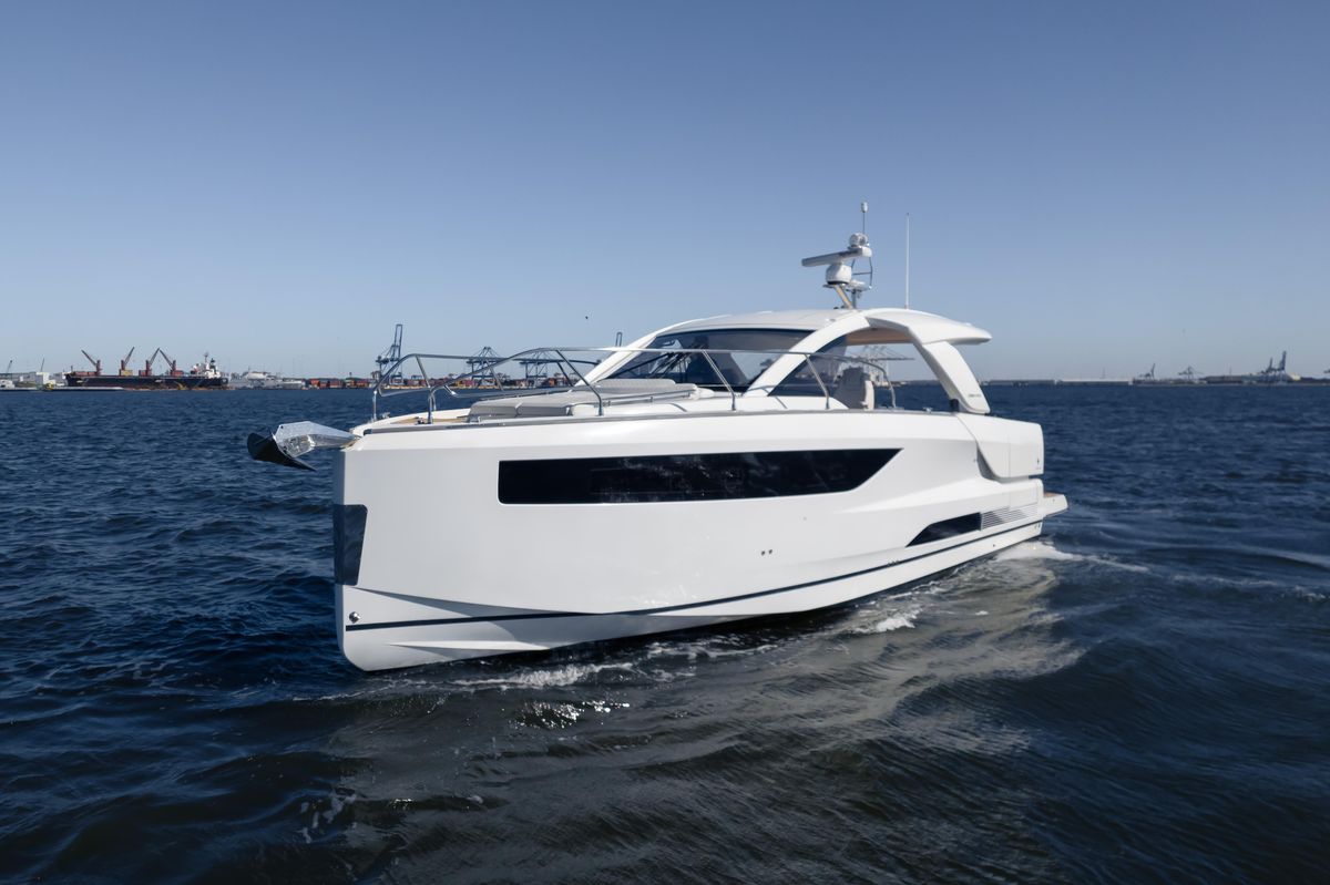 2024 Jeanneau 43 
