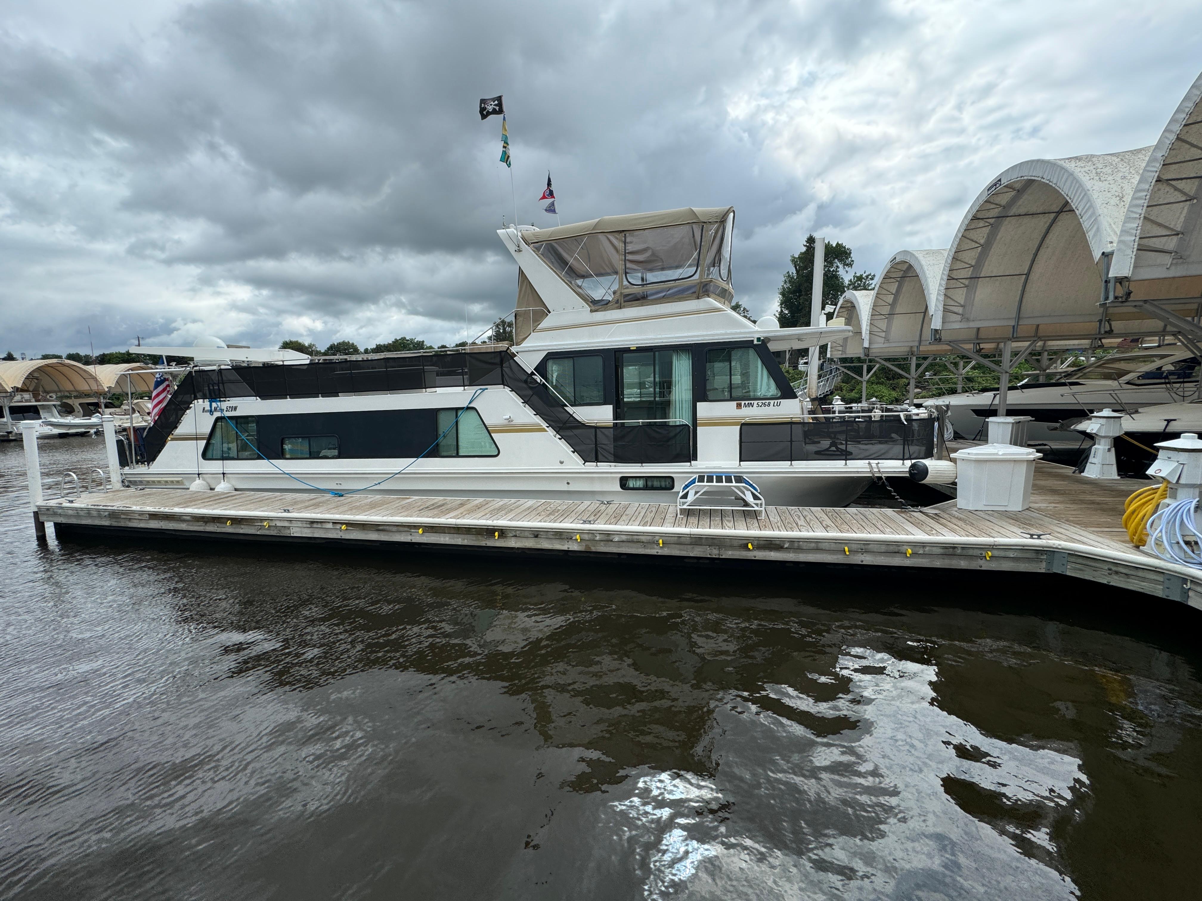 Used houseboat for sale hotsell