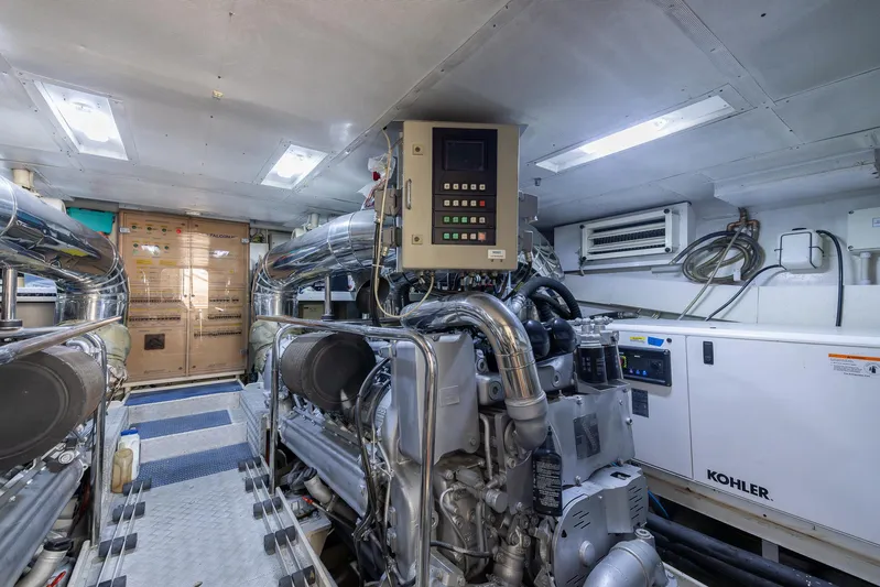 Uai Yacht Photos Pics 