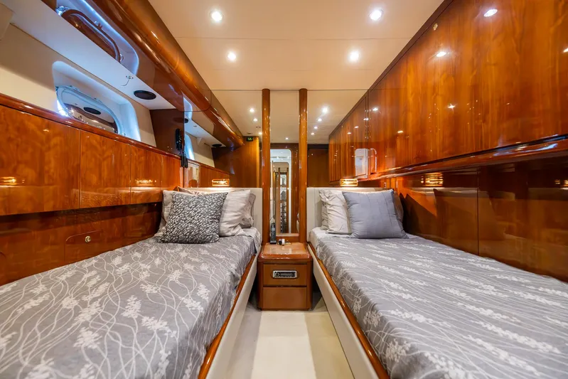 Uai Yacht Photos Pics 