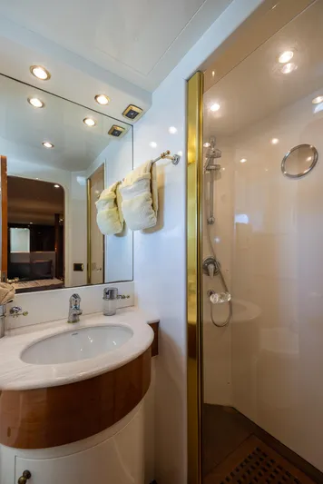 Uai Yacht Photos Pics 