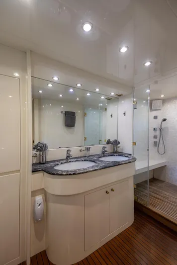 Uai Yacht Photos Pics 