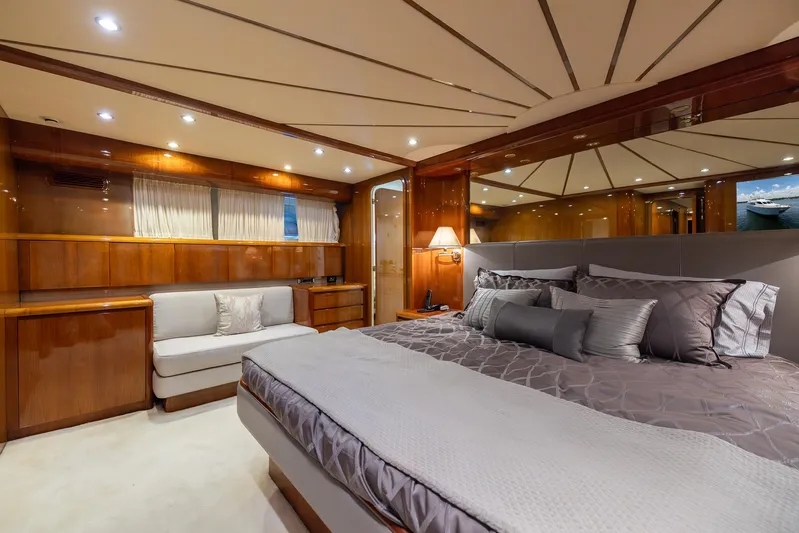 Uai Yacht Photos Pics 