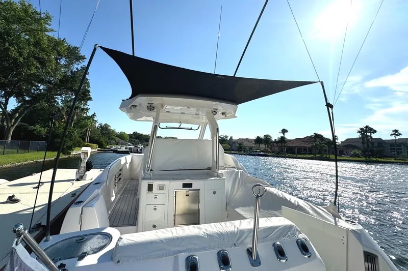  Yacht Photos Pics 2020 Regal 33 SAV boat with canopy on a sunny river.